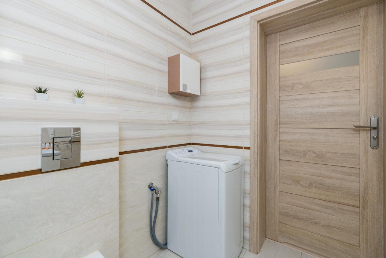 Czarnieckiego Apartment With Balcony Poznan By Noclegi Renters Exterior foto